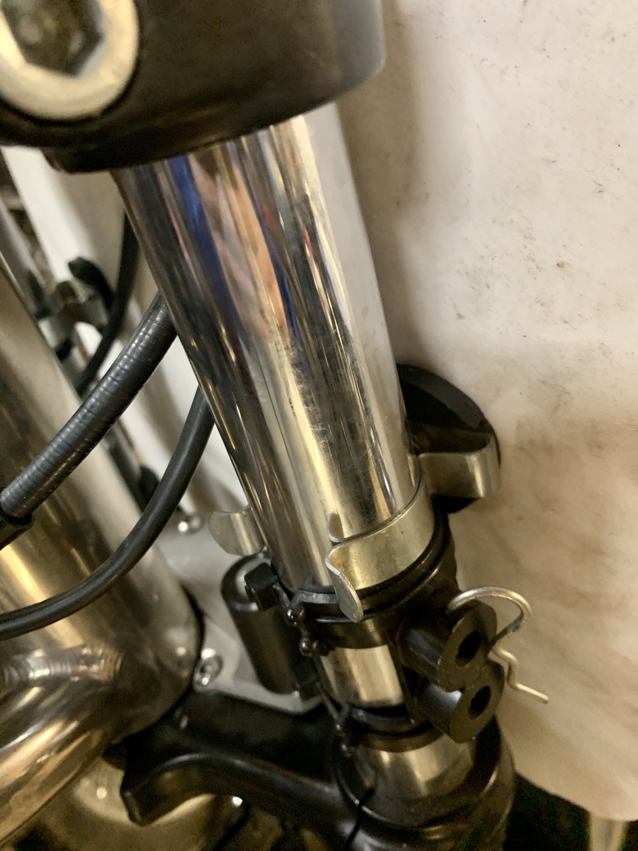 kit colliers fourche à clipper pour plaque de numéro