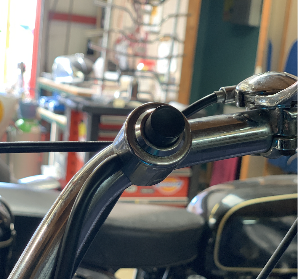 bouton de masse (kill switch) Triumph avec nacelle + TR6C BSA Hornet T100C etc...