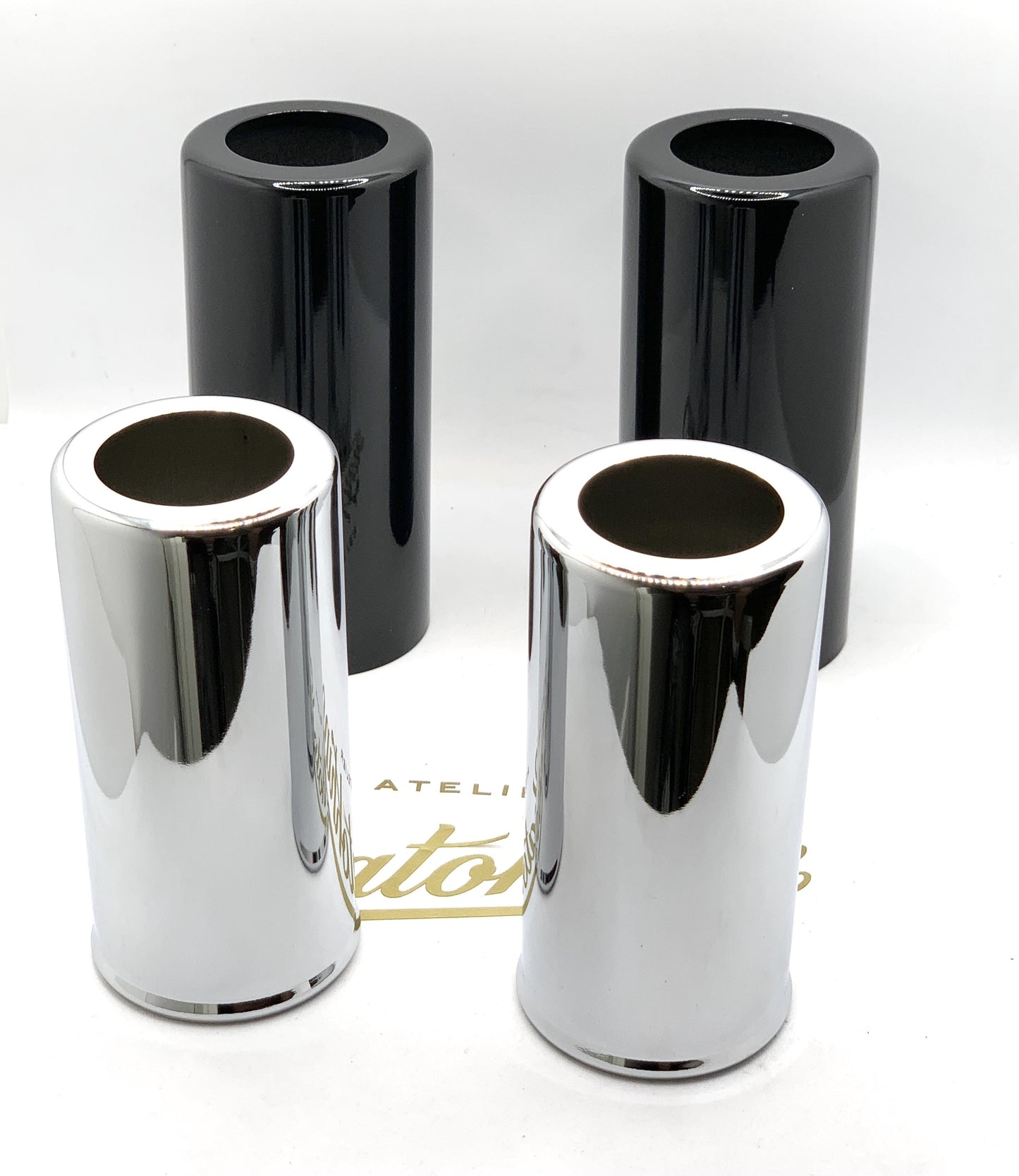 Paire de caches noir et chrome pour amortisseurs