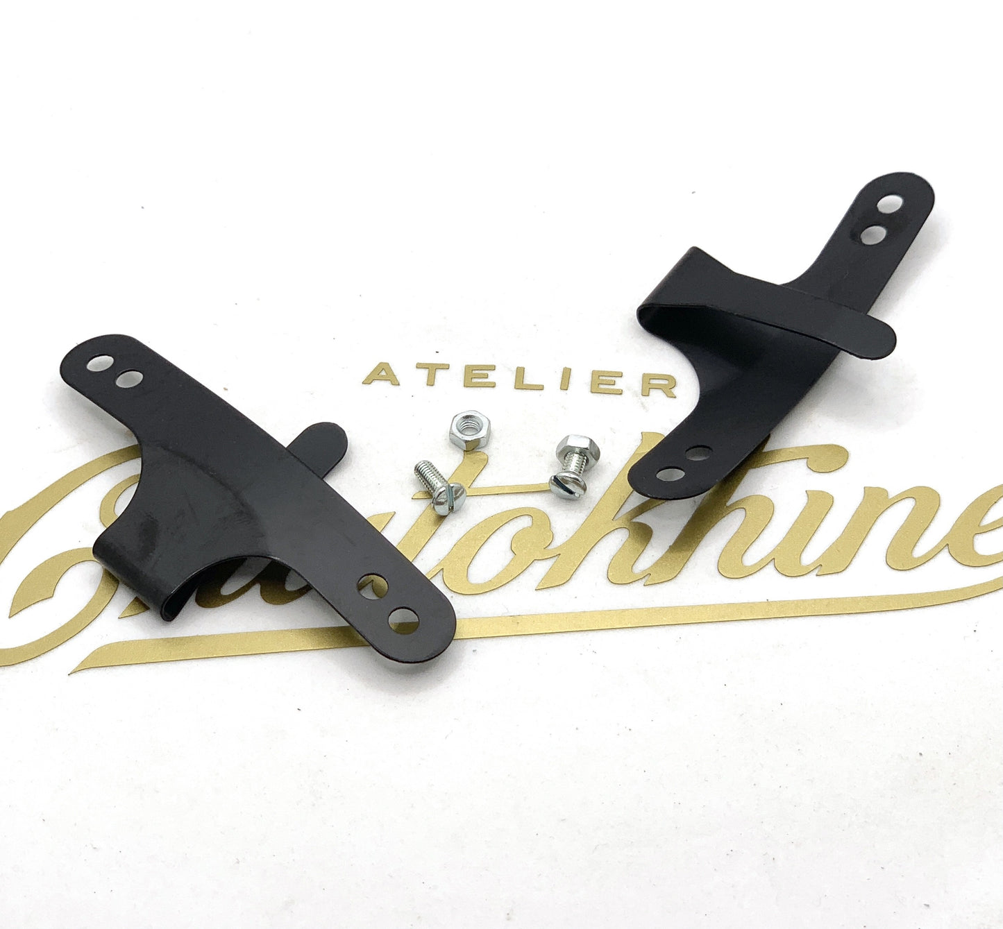 Paire de languettes de fixation pour badges de réservoir BSA + visserie